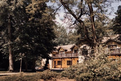 Forster Vadászkastély és Szálloda - Hotel - Bugyi