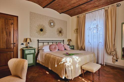 1 queen bed, 1 sofa bed