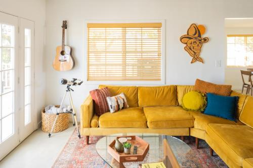 Easy Rider Ranch - Hot Tub, Fire Pit & Hammocks Under the Stars! home in Pioneertown, USA