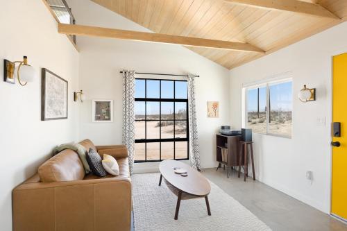 Relax in Style at The Green Jackrabbit - Hot Tub, Record Player home, Sunfair Heights (foto 3)