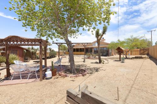 Euphorbia House - Fire Pit, Ping Pong, Tether Ball & Dark Skies home