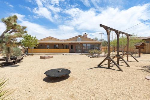 Euphorbia House - Fire Pit, Ping Pong, Tether Ball & Dark Skies home