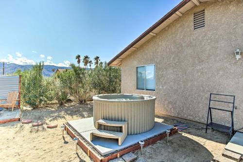 Lone Palm - Hot Tub, BBQ and Quick Drive to JTNP Entrance and DT home