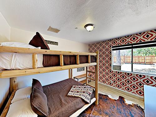 Rawhide Ranch - Walk to Pappy and Harriet's with Hot Tub! home, Yucca Valley (Foto 4)