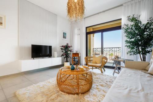 Iconic Views Apt With Balcony Close to the Beach, Dubai (photo 6)