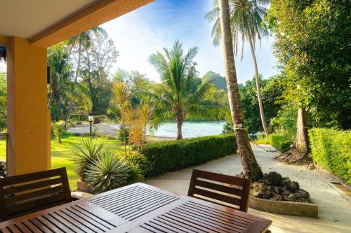 Solario Beachfront Villa - Koh Chang