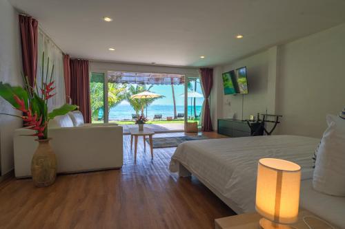 Coral Cove Beachfront Villa - Koh Chang