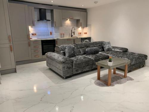 Lavish The Marble Apartment