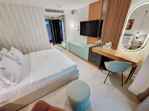 King Room with Balcony image 10