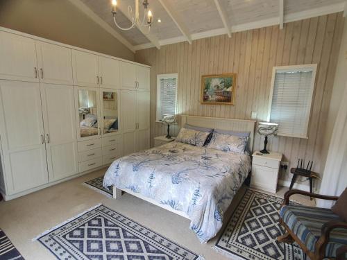 Knysna Self-catering Holiday Home - Tap to explore photos
