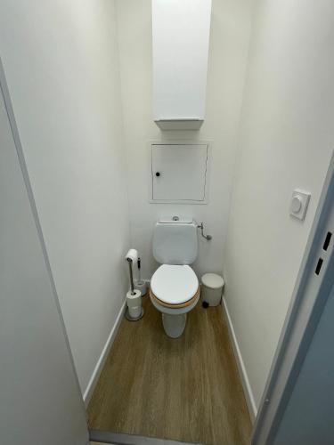 2 Pièces Climatisé-WIFI / 4 voyageurs / Boxe Privé / 2 piscines / 2 tennis / Pétanque / PingPong