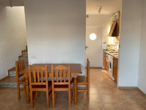 Kione Anamar - image 2