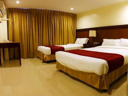 Chinatown Lai Lai Hotel Inc Room Type - Standard Triple Chinatown Lai Lai Hotel Inc Room Type - Standard Triple