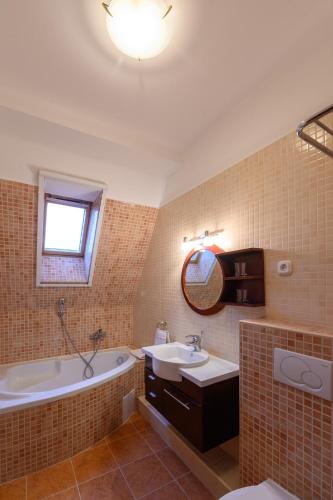 Standard Double Room image 2