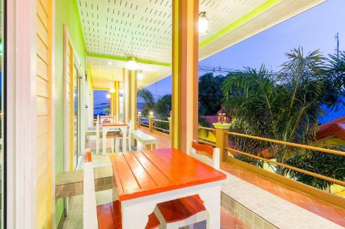 Naengnoi resort kohlarn Room Type - Double Room with Balcony