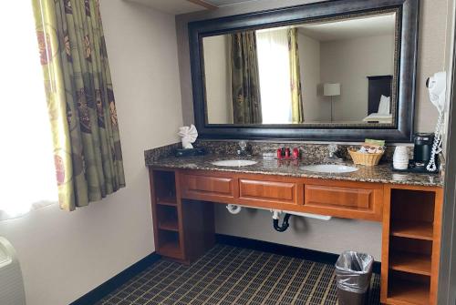 Quality Inn Near Western State Colorado University - image 12