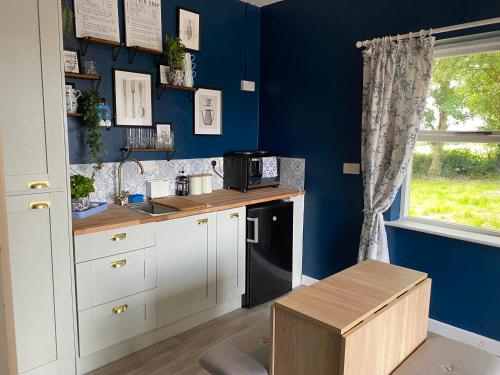 Blueberry Tiny Home in 塔伯特