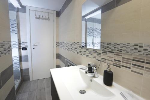 Double Room with Balcony image 10