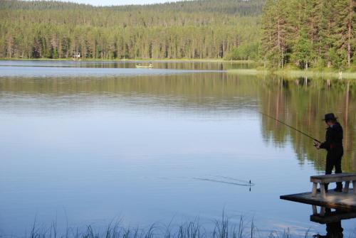 Otso, kahden makuuhuoneen kelomökki, lukuisten polkujen, polkupyöräreitin sekä kalaisan tunturilammen vieressä, Syöte (photo 10)