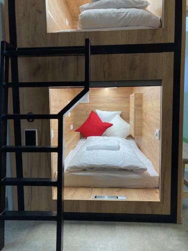 Capsule hostel Andel Centre SPIRIT – Prague, PA