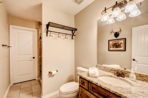 Eagle Creek Retreat 7 Bedrooms Sleeps 23 Game Room Hot Tub Pavilion - image 2
