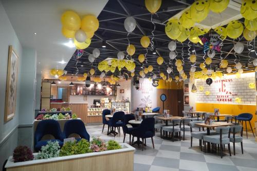 ห้องอาหาร, Hotel Luxurio ( In-House Barista Cafe, Near Golden Temple ) in อมฤตสาร์