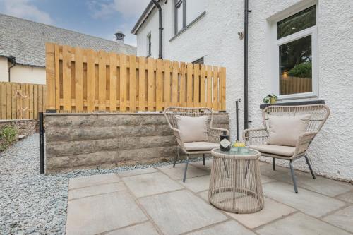 The Bolt Hole -Luxury 3 bed cottage with hot tub! Silverdale