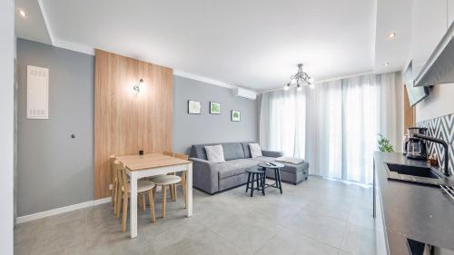 One-Bedroom Apartment image 7