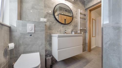 One-Bedroom Apartment image 2