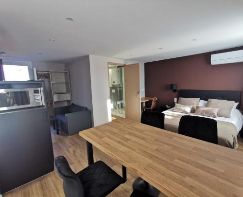 King Studio with Sofa Bed