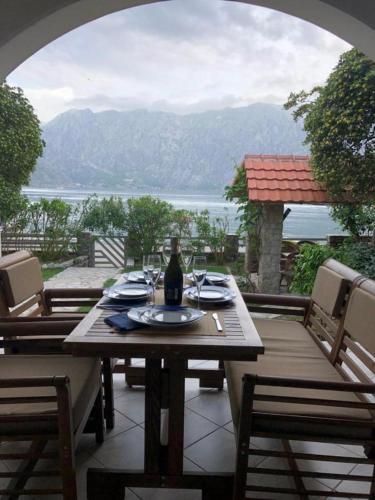 Fasilitas, House with front garden and amazing view in Prcanj