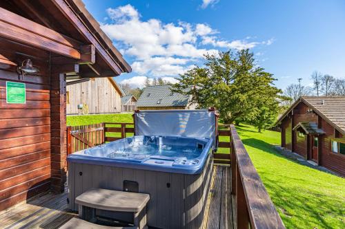 อ่างแช่น้ำร้อน, Lady Galloway 27 with Hot Tub in นิวตันสวีวาร์ท