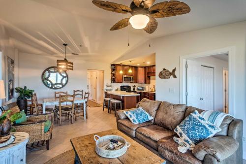 . 3rd-Floor Riverfront Condo: Walk to Downtown Eats!