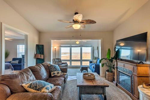 Riverfront Condo - Walk to Downtown Dining!