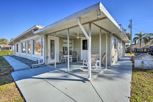 Private Dock and Grill Sunny Lake Weir Retreat! in Weirsdale