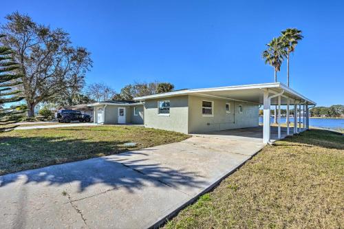 Private Dock and Grill Sunny Lake Weir Retreat! in Weirsdale