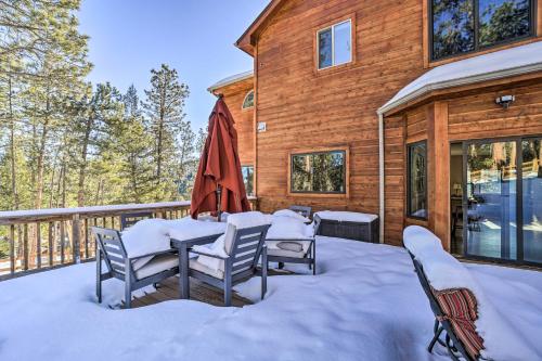 Expansive Evergreen Home with Hot Tub and Deck! in Evergreen (CO)