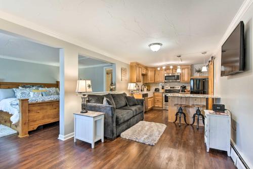 11 Mi to Denver Zoo: Lakewood Studio w/ Fire Pit! in Cherry Creek
