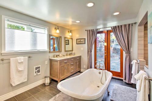 Luxury Studio with Hot Tub and San Francisco Bay Views