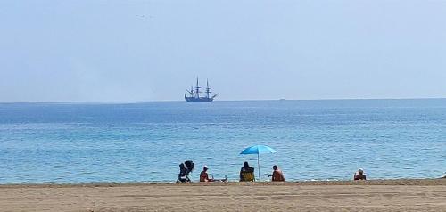 On the beach! Frente al Paseo Marítimo, Parking y Piscina, Málaga (photo 3)