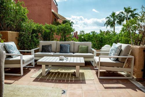 Tropical Palmy 3 bedroom Townhouse in Nueva Andalucia close to Puerto Banus - image 2