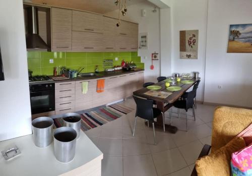 주방, Silver Cape Raches on the sea in 라카이