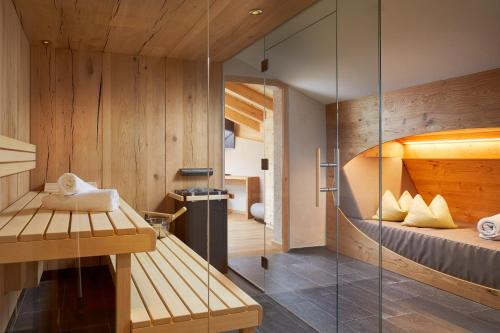 2 bedrooms, 3 beds