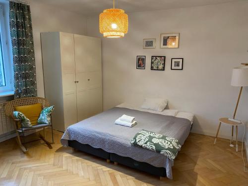 Slow Life Apartment next to Metro Station, Varsovie