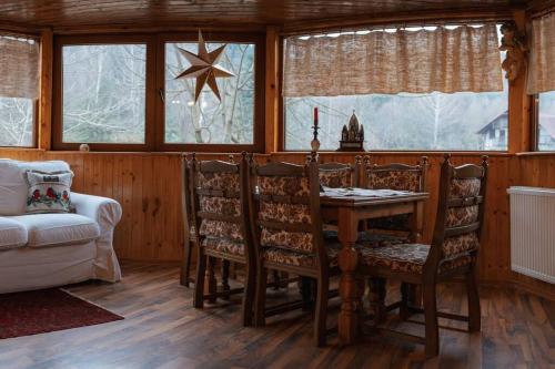 Biniște -Tiny House by the river (Biniste -Tiny House by the river) in Dejani