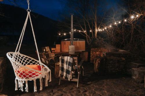 Biniște -Tiny House by the river (Biniste -Tiny House by the river) in Dejani