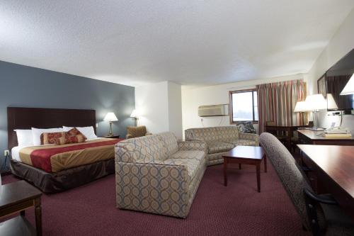 Econo Lodge Merrill - image 11