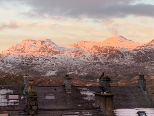 Cosy cottage in picturesque Snowdonia with stunning views of the Moelwyn mountains