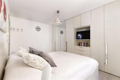 Three-Bedroom House image 4