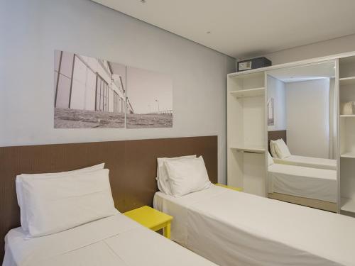 2 twin beds